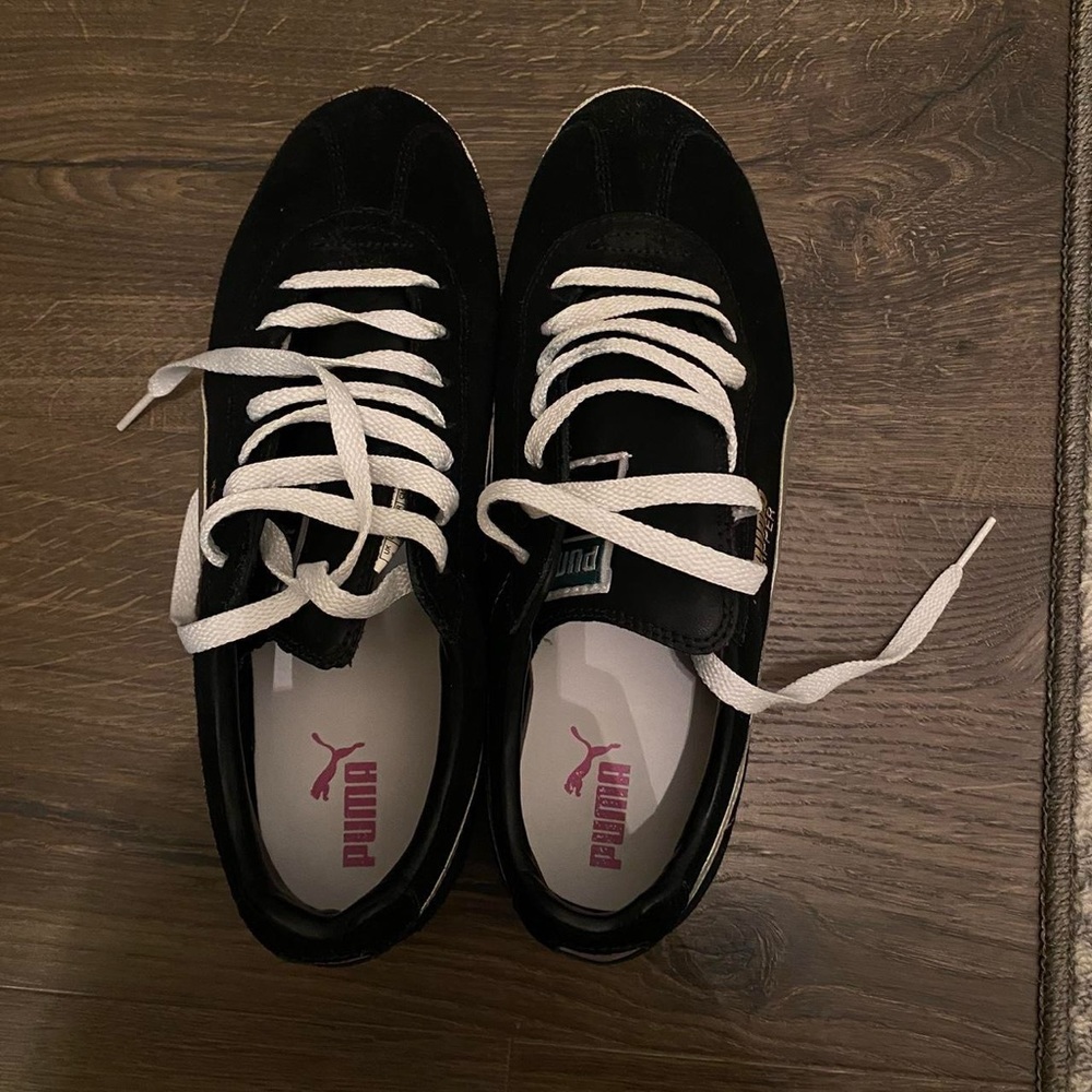 Women’s pumas size 8.5